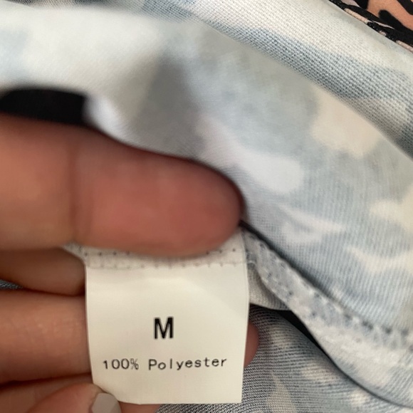 *SALE* NWOT Women’s size M v-neck blouse - Picture 8 of 12